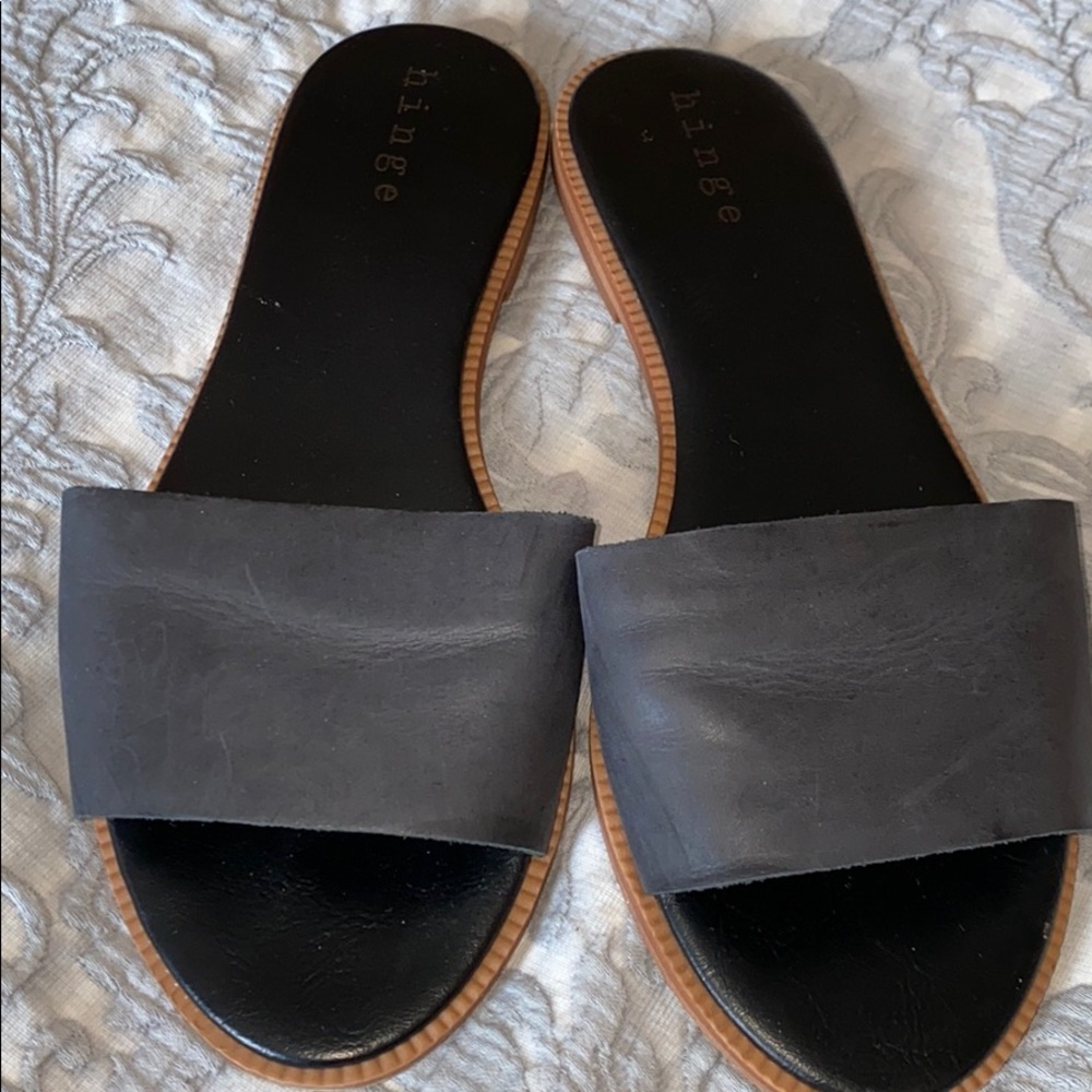 Hinge Black Flats/Slides